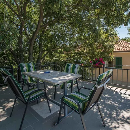 Holiday home With A - C In Buje-buje *